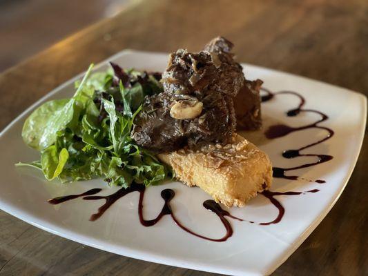 Braised beef with the famous fried grits