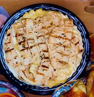 Fettuccine Alfredo w. Grilled Chicken