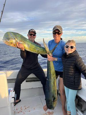 Capt Shawn and crew bringing the Mahi!