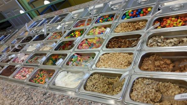 I'm so in love with the variety toppings. As always this store is so clean compare to others. 5stars.