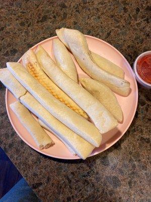 This supposedly cheesy bread first time I have ordered here in along time and once again.