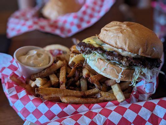 Tavern Burger w/ Fries