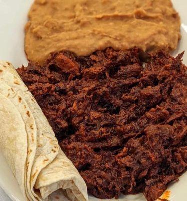 Frijoles Puercos, Chilorio y Tortillas de Arina