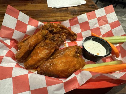 Wings with jalapeño peach