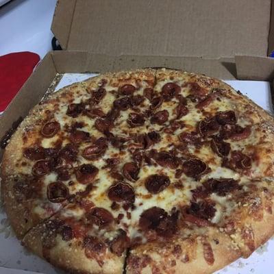 Pepperoni & bacon with garlic Parmesan crust... Hands down the best pizza in town!