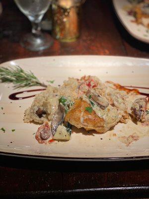 Modena Pavarotti - chicken breast  w/artichoke hearts, spinach, black & green olives, & sun-dried tomatoes served on a wild mushroom risotto