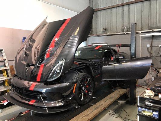 2016 Dodge Viper ACR Extreme on the dyno all stock put down 551whp and 514wtq