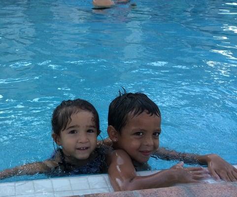 The kiddies once again enjoying the pool!