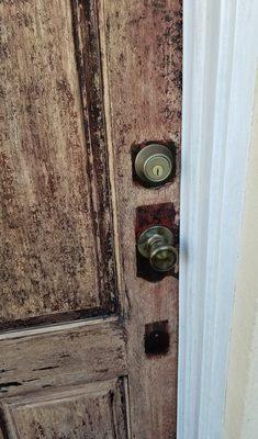 CHEAP LOCKSET INSTALLED BY 1ST SENTRY LOCKSMITH