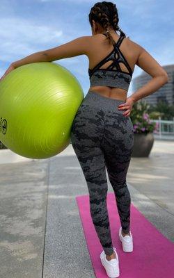 https://www.chynnadolls.com/collections/cdfit/products/wonderflex-seamless-workout-outfit-in-black-camouflage