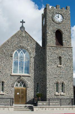 Church building in reedley.