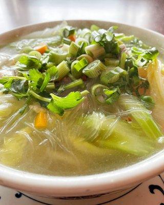 Glass noodle soup. Essentially gaeng woon sen. Yummy and fresh/crunchy