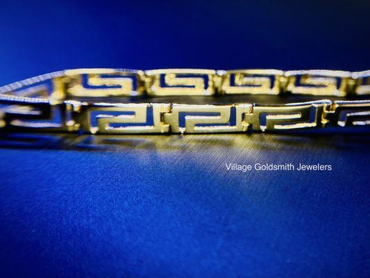 Gold bracelets for any occasion