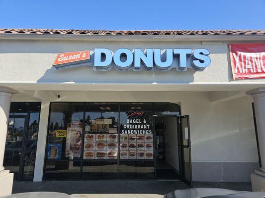 9-4-24. Storefront, entrance