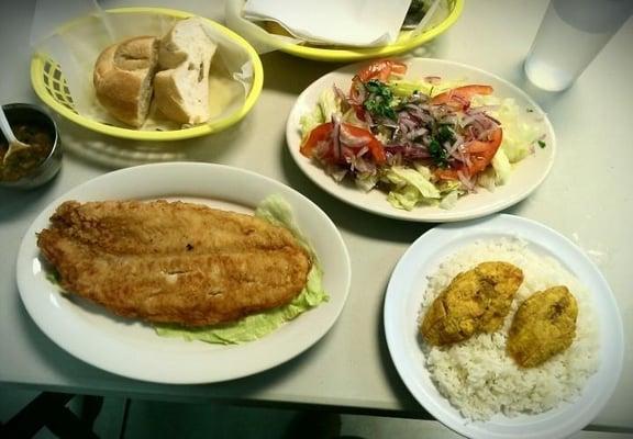 Pescado frito. Fried fish with white rice, fried plantains, and house salad.