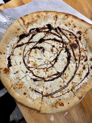 Blanco- garlic crema, goat and mozzarella, balsamic