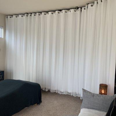 A curtain room divider ensures your comfort and privacy