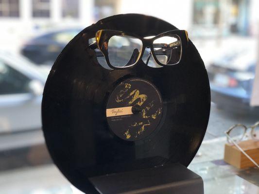 Vinalyze Eyewear: Wear Your Music