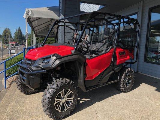 Honda Pioneer 1000 Deluxe