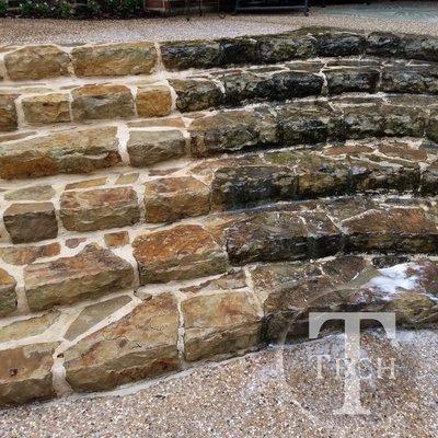 Stone cleaning with low pressure