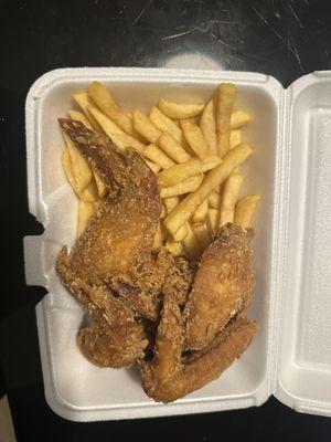 4 Piece Fried Chicken Wings with French Fries