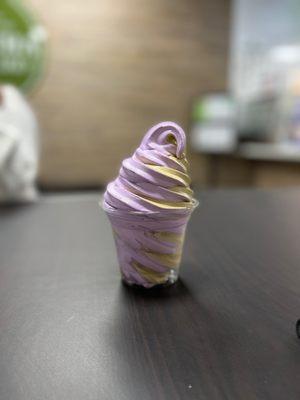 Ube and Hojicha Swirl - Instagram @friesandchives