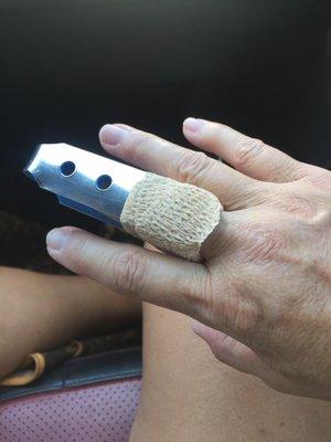 Finger splint.