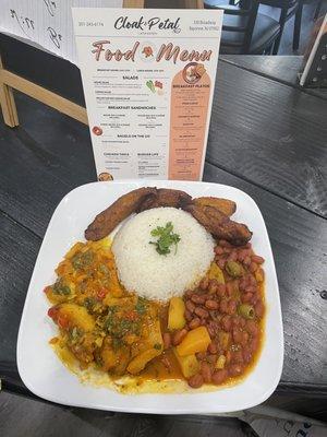 Fish filet with white rice & pink beans.