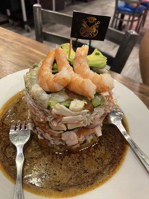 Torre de Mariscos con Salsa a la kora