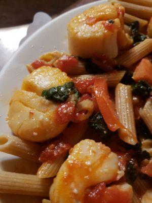 Pasta and scallops