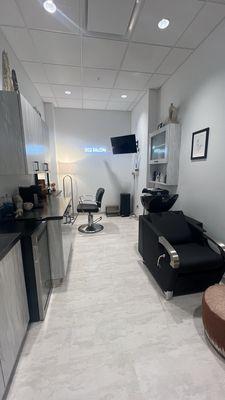 502 Salon Suite