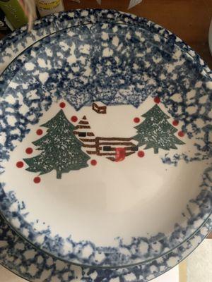 Set of 4 large and 4 salad plates.