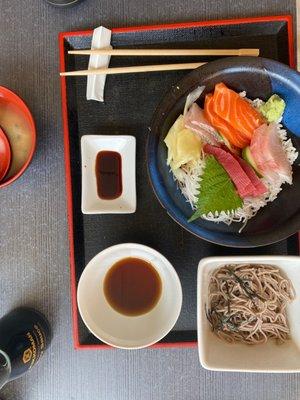 Lunch sushi with soba