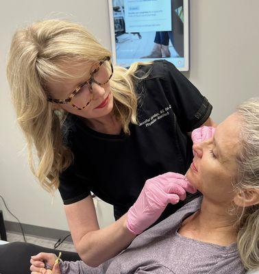 Jennifer Jordan PA doing a cosmetic procedure.