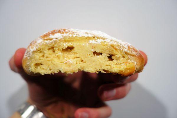 DeLuise Bakery 12/28/18: Sfogliatelle (interior)