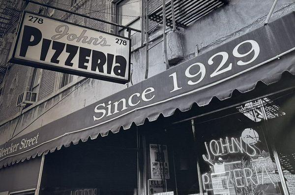 Another cool photo of an old Pizza Shop in NY