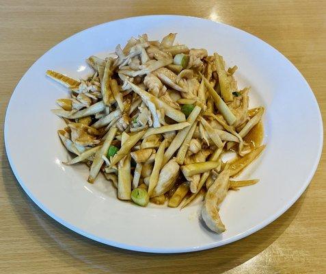 38. Shredded Pork with Bamboo Shoot