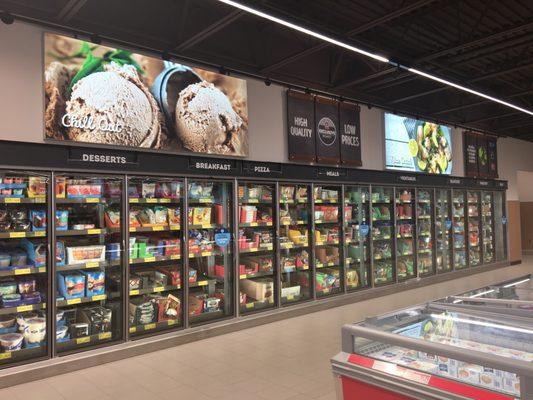 New Aldi's store in Horn Lake is absolutely beautiful. Nice and clean. Bright and airy feel with wide aisles