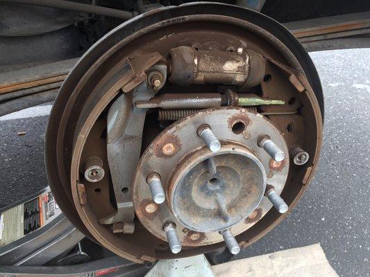 Drum brake inspection