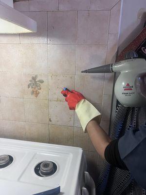 Kitchen cold grease removal with steam shot machine. (Cleaning in process)