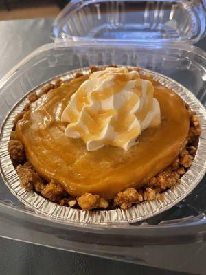 Pumpkin pretzel crust pie (mini)