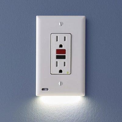 GFCI outlet with built in LED Night Light