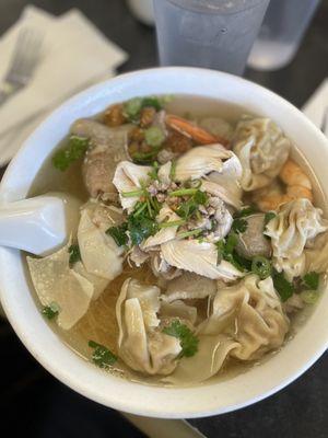 combination wonton noodle