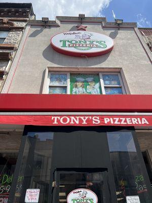 Entrance to pizzeria