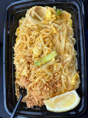 N4. Curry Pad Thai with chicken