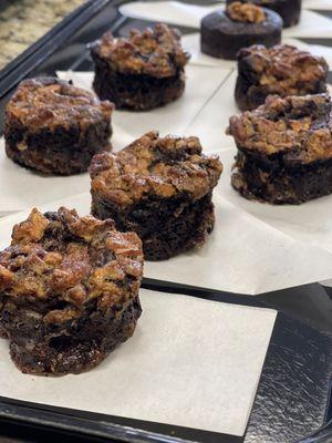 Pecan tassie brownies