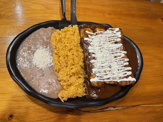 Mole enchiladas