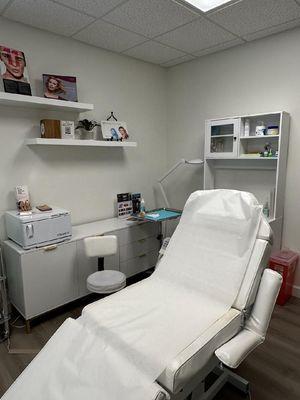 Treatment rooms are spacious and clean.  The full body mirror  allows us to see every angle as we are being treated.