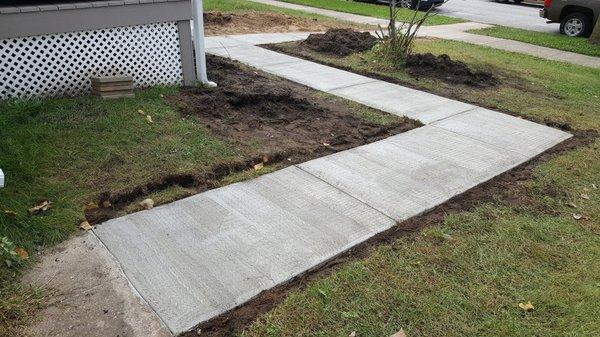 Concrete Sidewalk Installation