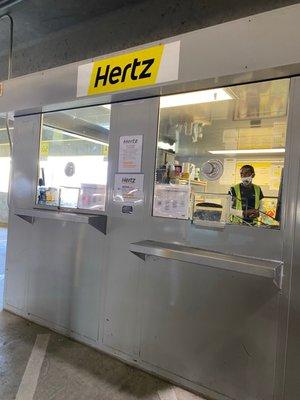 Hertz location airport